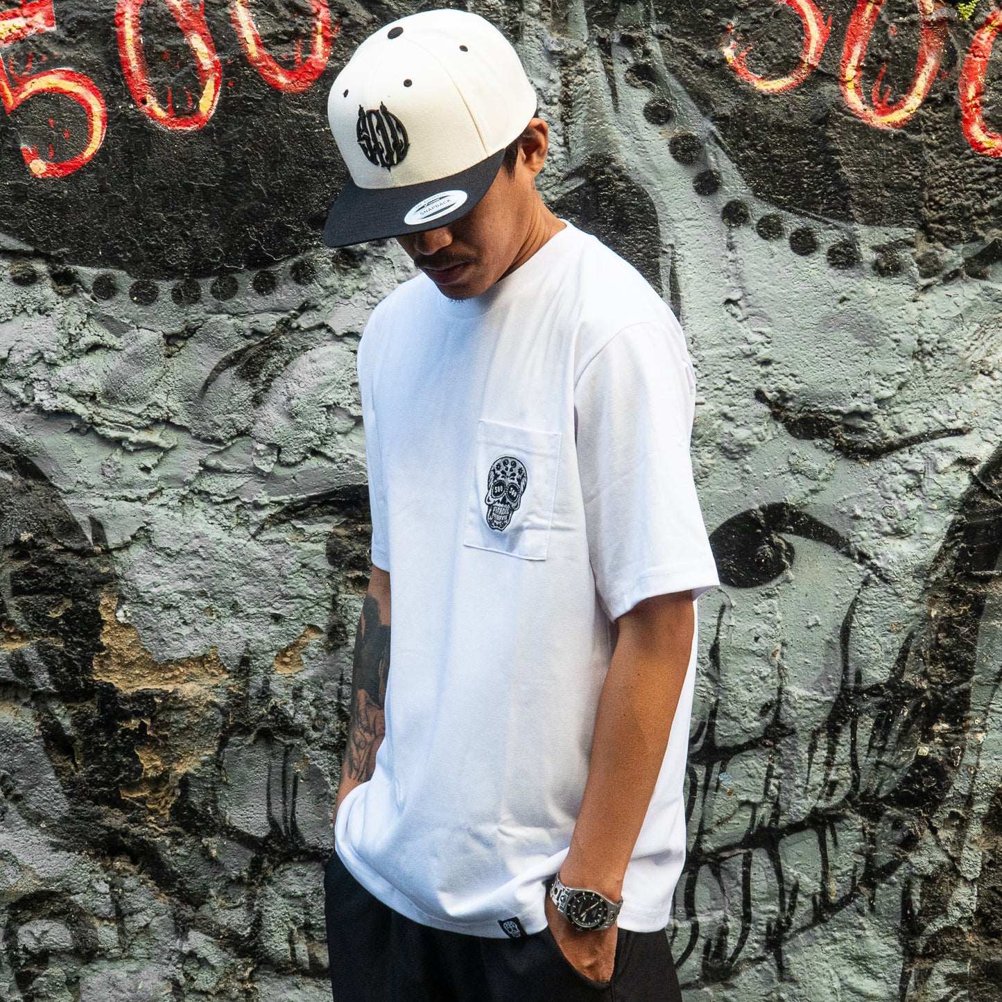 WHITE SQUARED POCKET TEE