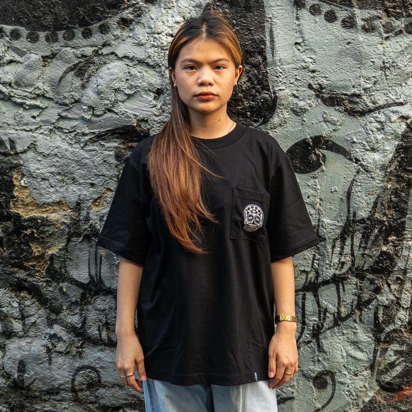 BLACK SQUARED POCKET TEE