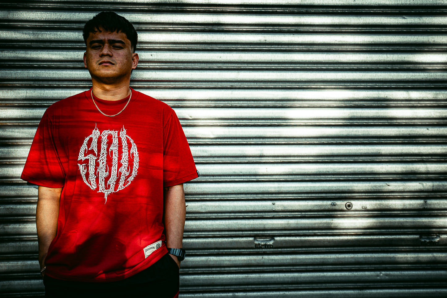 500 BRUSH GRAFFITTI LOGO RED TEE