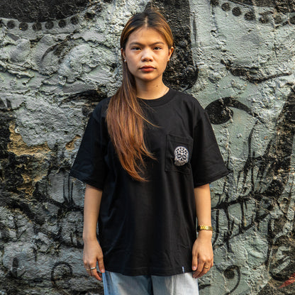 BLACK SQUARED POCKET TEE