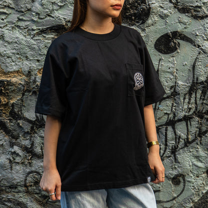 BLACK SQUARED POCKET TEE