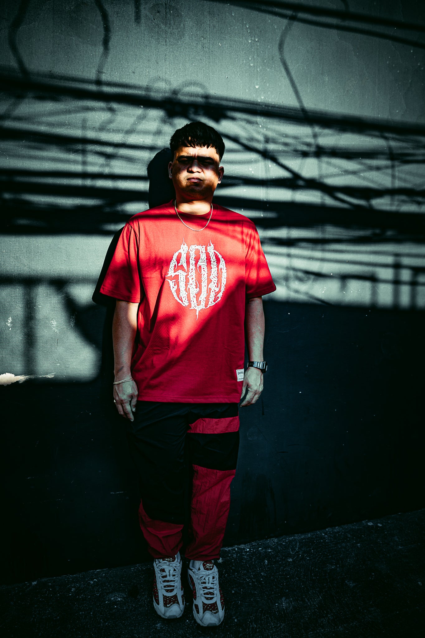 500 BRUSH GRAFFITTI LOGO RED TEE
