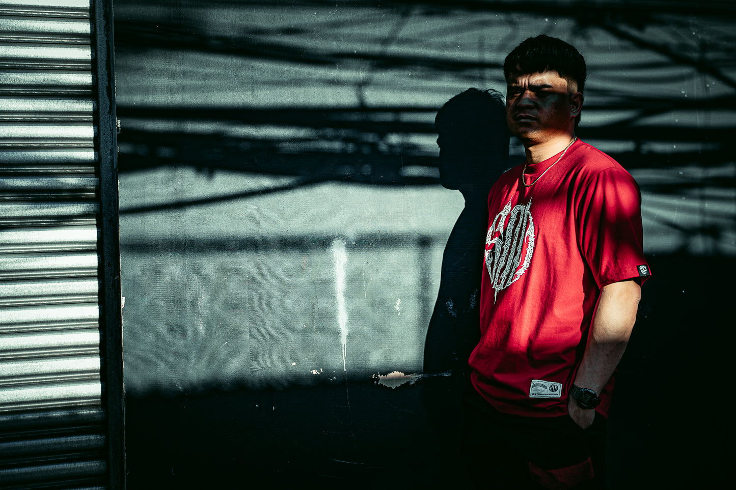 500 BRUSH GRAFFITTI LOGO RED TEE
