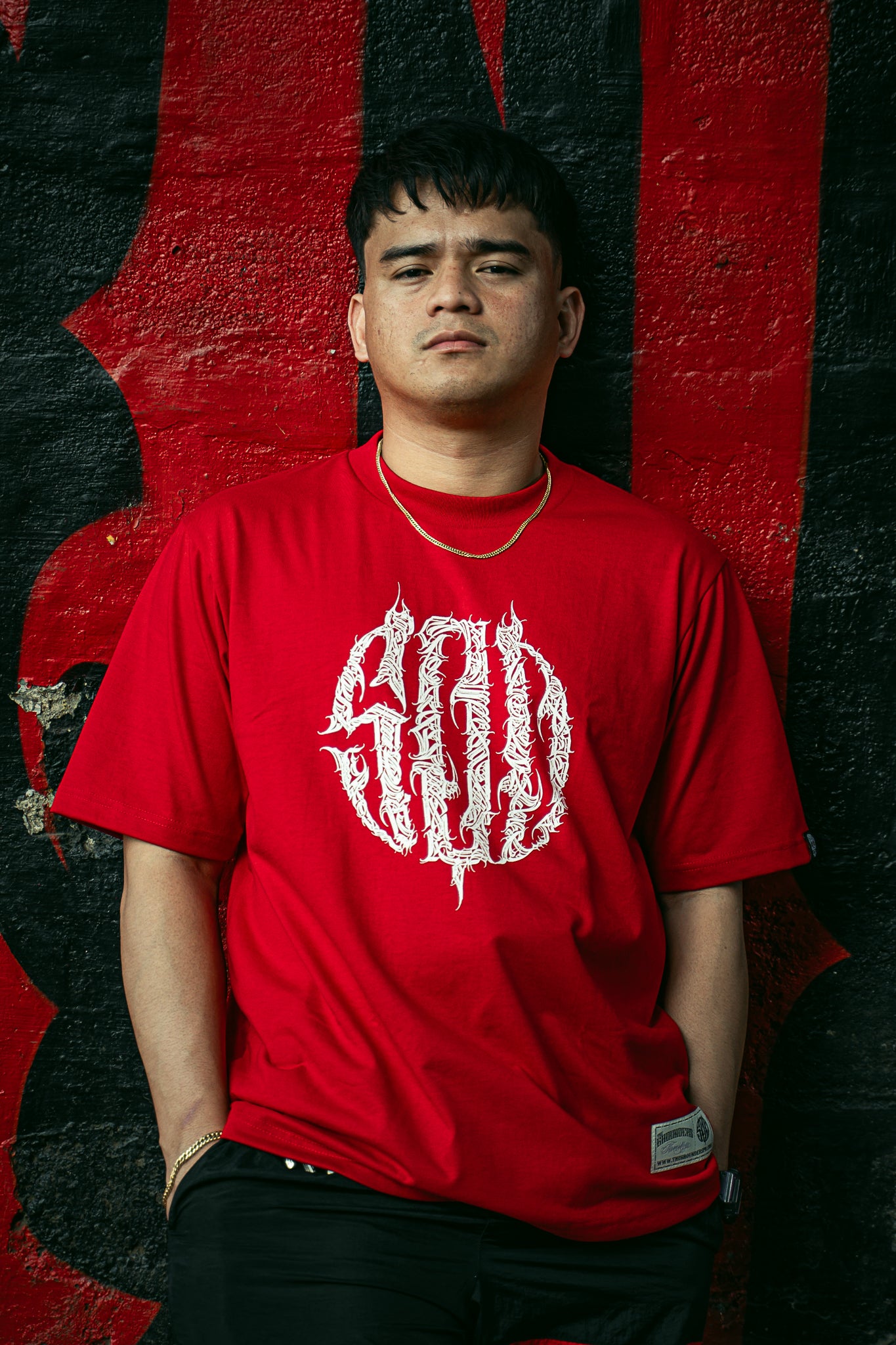 500 BRUSH GRAFFITTI LOGO RED TEE